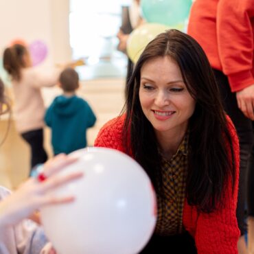 Sophie Ellis Bextor meets truly inspiring Ukrainian refugee children