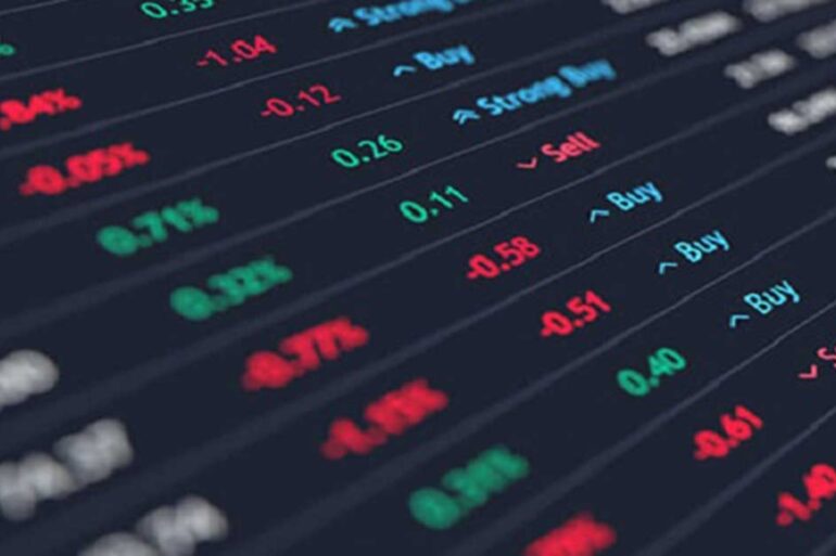 Biggest stocks and shares Isa pots 13 times the size of largest cash accounts