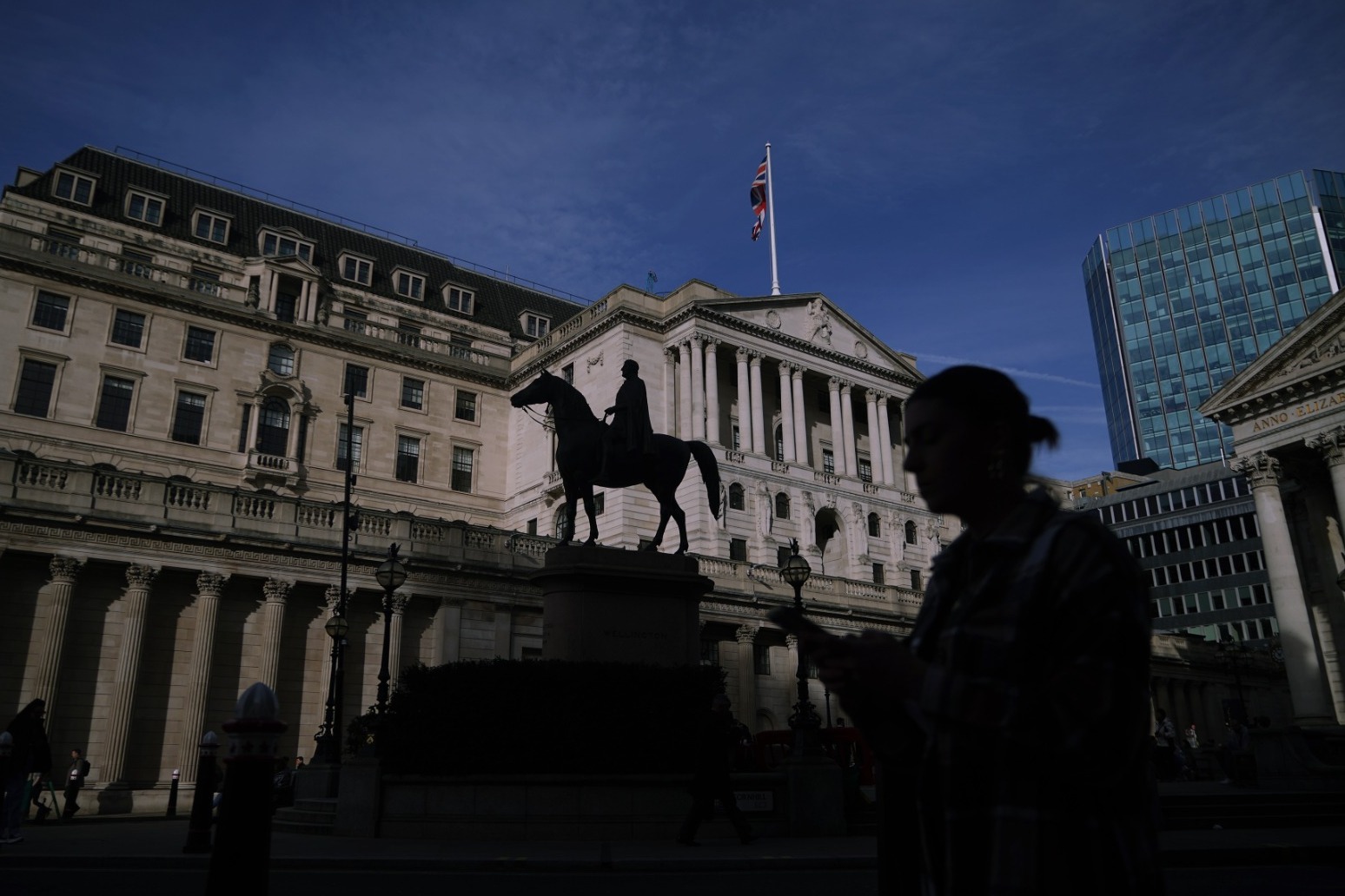 Interest rates set to stay at 45 as Bank of England faces fog of uncertainty