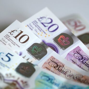 Firms may need to be forced to accept cash to prevent two tier society