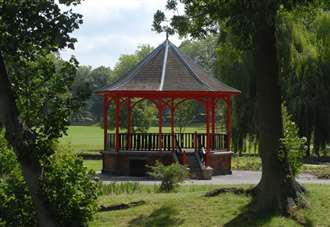 Chill out Sundays with summer music in the bandstand