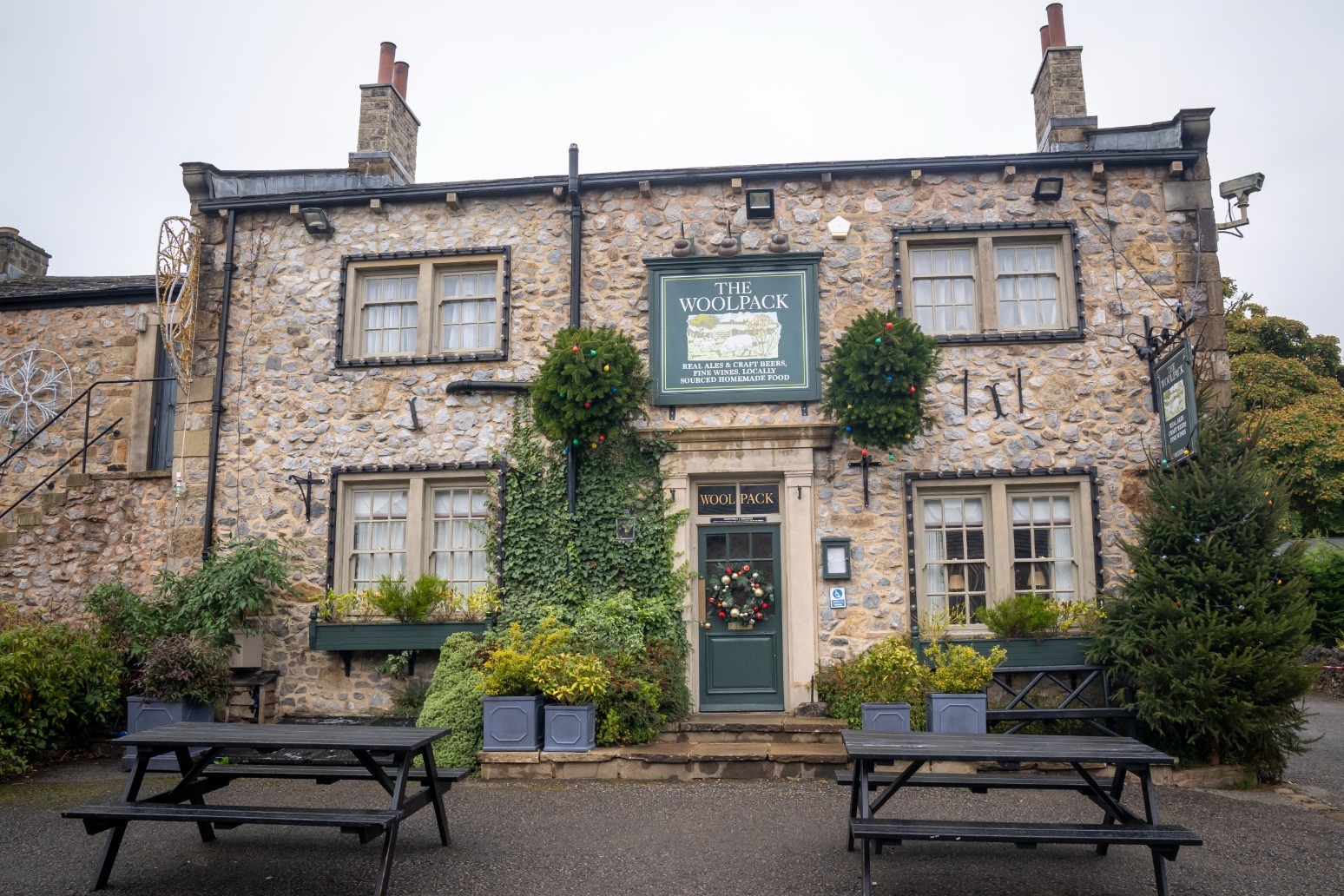 Former EastEnders star Joe Absolom joins Emmerdale cast