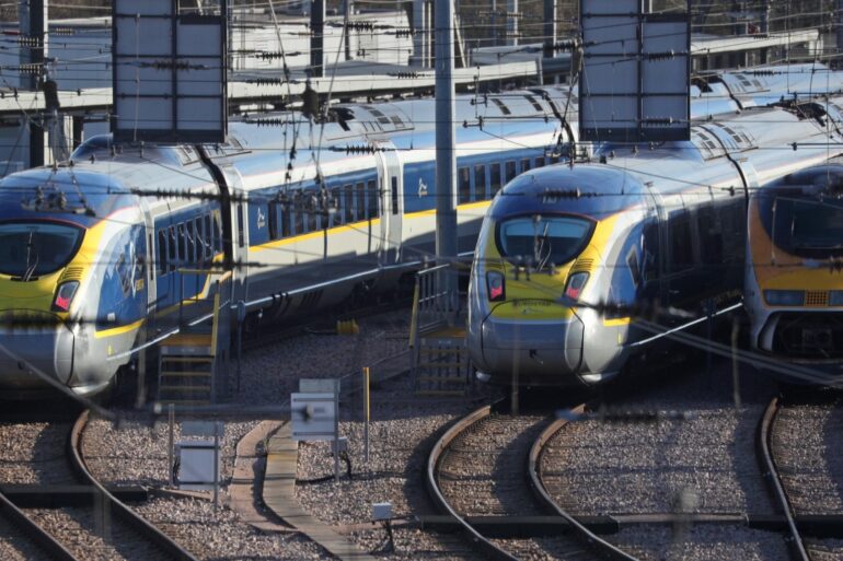 Hull Trains drivers strike for second day over sacked colleague