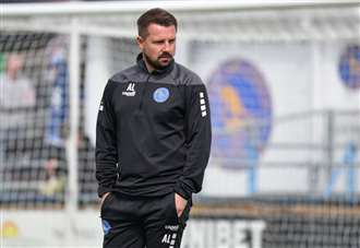 Linnets sack manager Lakeland