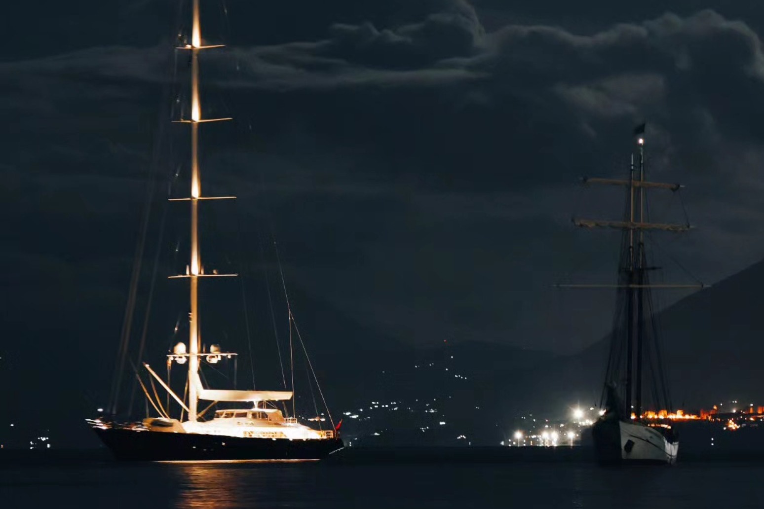 Mike Lynchs superyacht knocked over by extreme wind investigators say