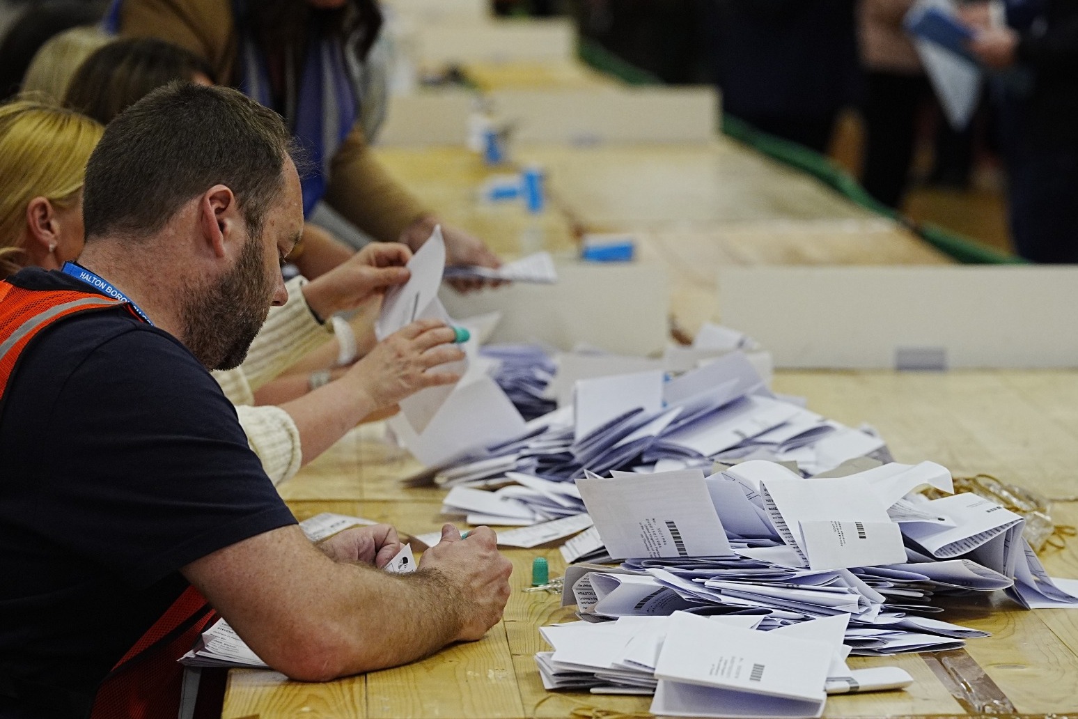 Polls close in contests which could see Labour and Tories suffer losses