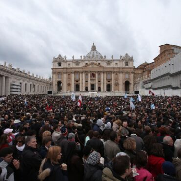 Pope Leo XIV gives first major address at inauguration attended by thousands