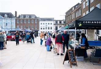 Shoppers turn out for merchant’s market