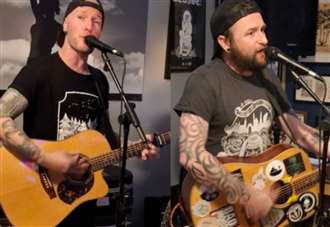 Singer-songwriters put on a great night at restaurant