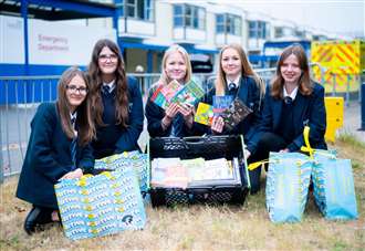 Students donate book bundles to children's ward