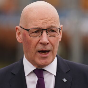 Swinney willing to debate Farage ahead of by election