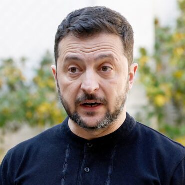 Zelensky arrives for peace talks in Ukraine without Putin