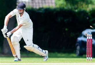 Leaders post seventh straight victory