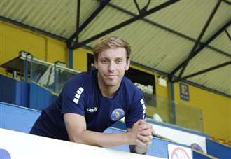Linnets sign creative midfielder