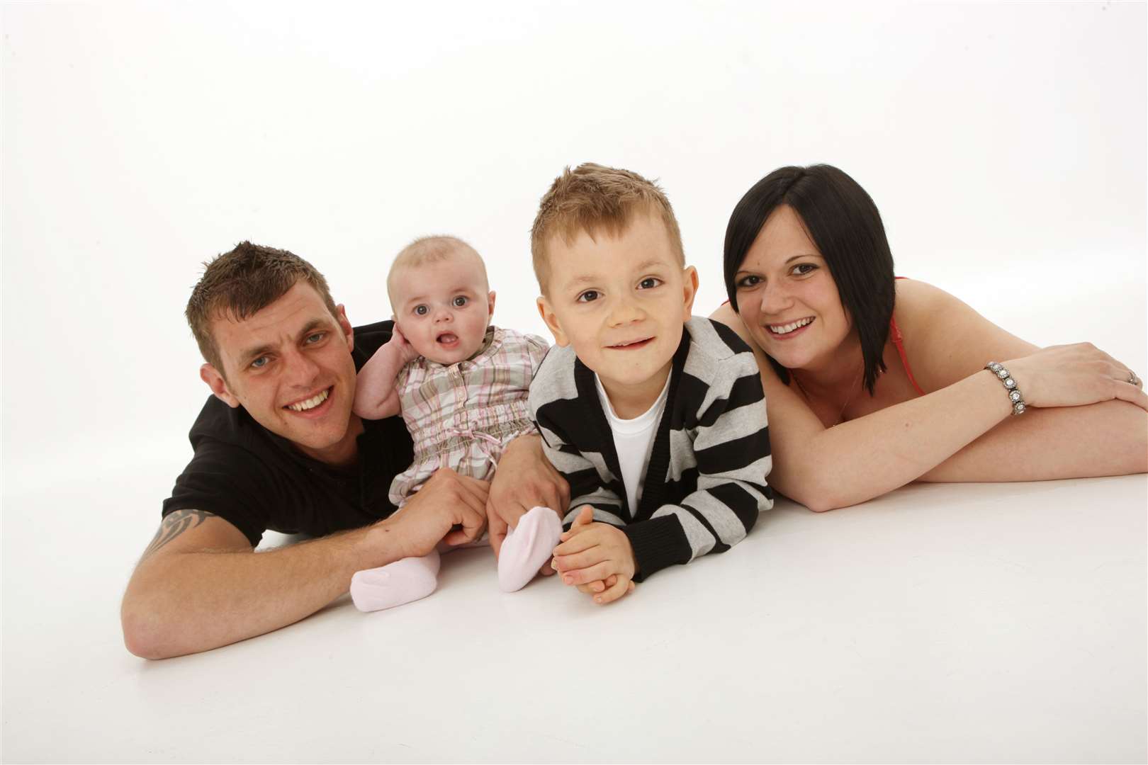 Family photo of Lee and Nikki with Kai and Brooke just before Lee went on tour in 2009
