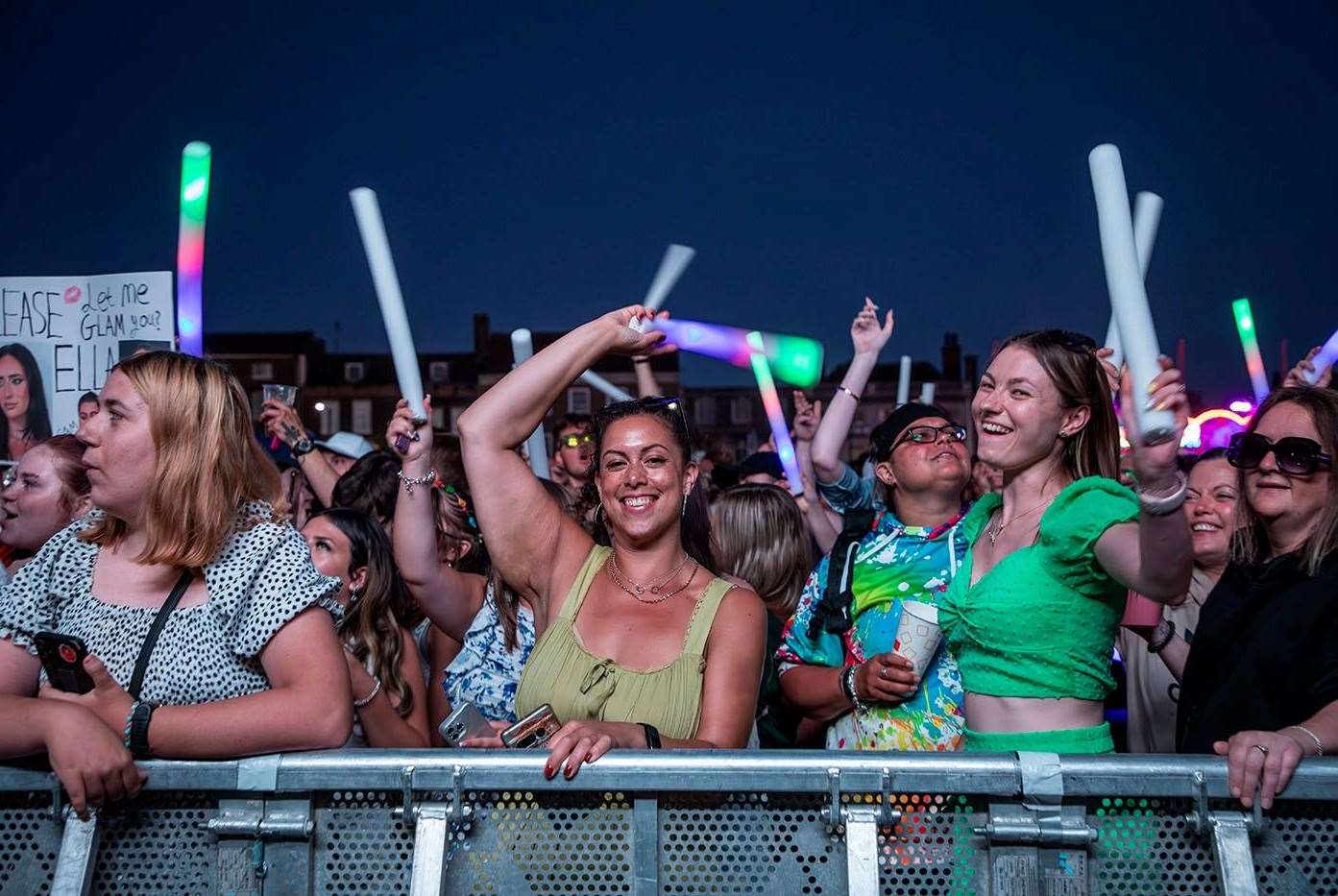 Glowsticks added to the brilliant atmosphere