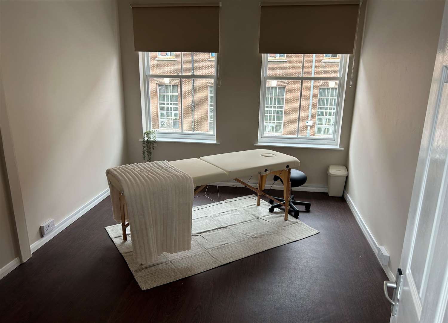 This room is available for someone to rent for beauty treatments