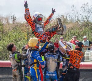 Pipe hails title-winning squad