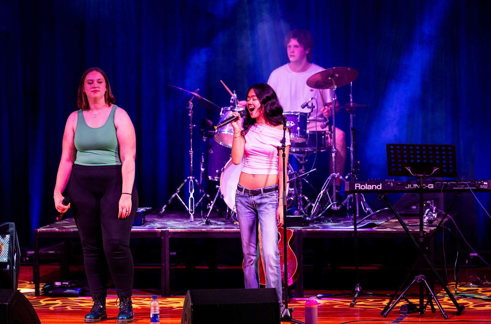 Singing her heart out with Boogaloo. Picture: WNAT/Ian Burt