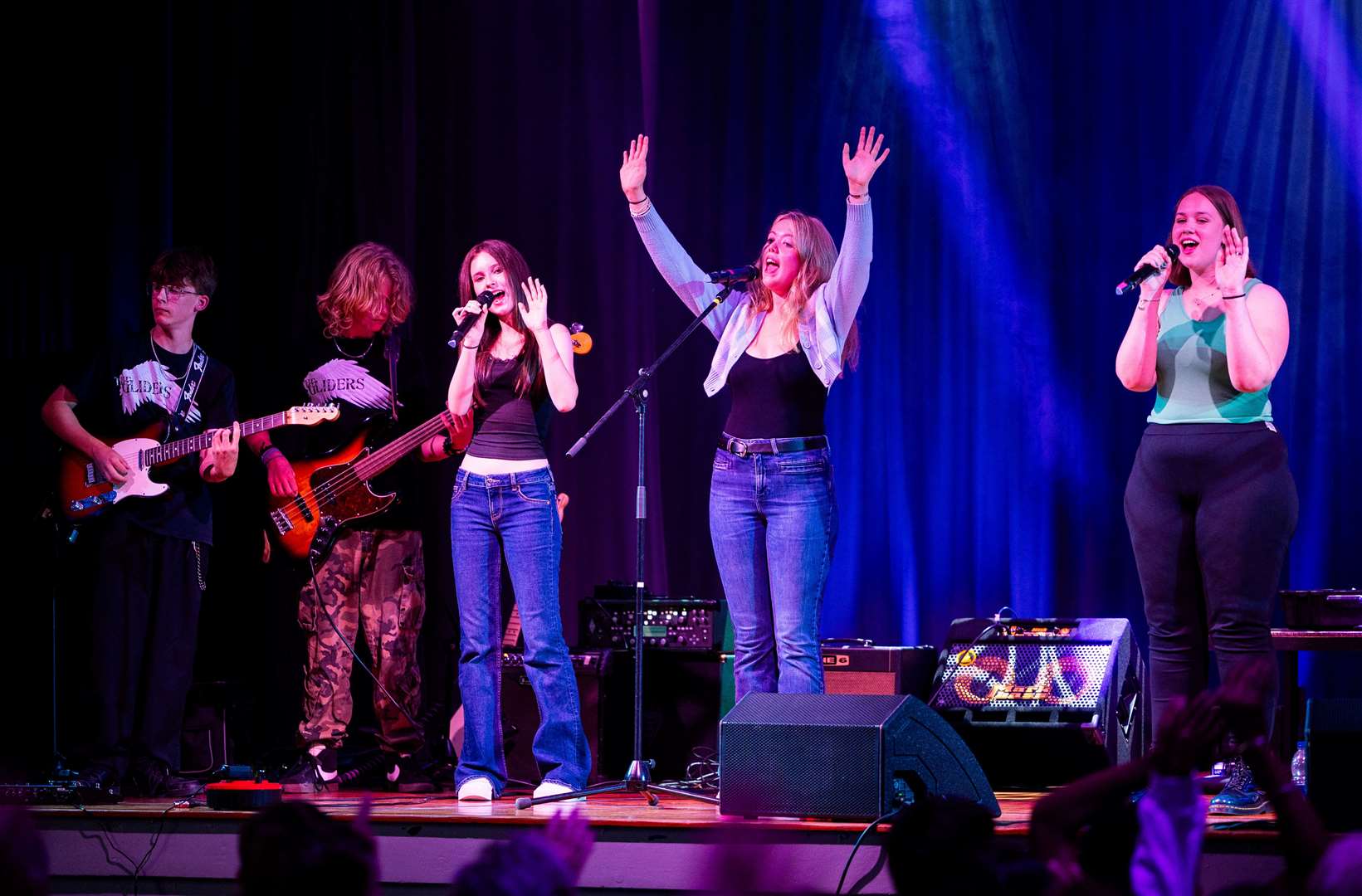Engaging the crowd! Picture: WNAT/Ian Burt