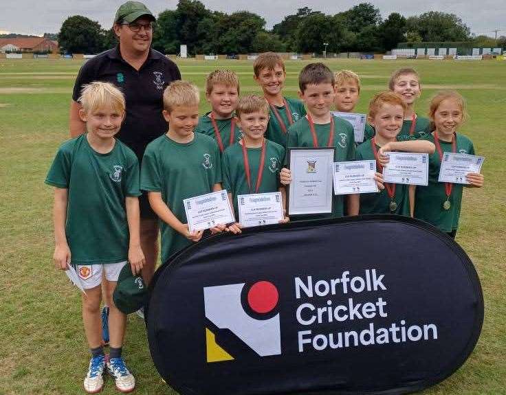 Denver under-9s at the softball finals