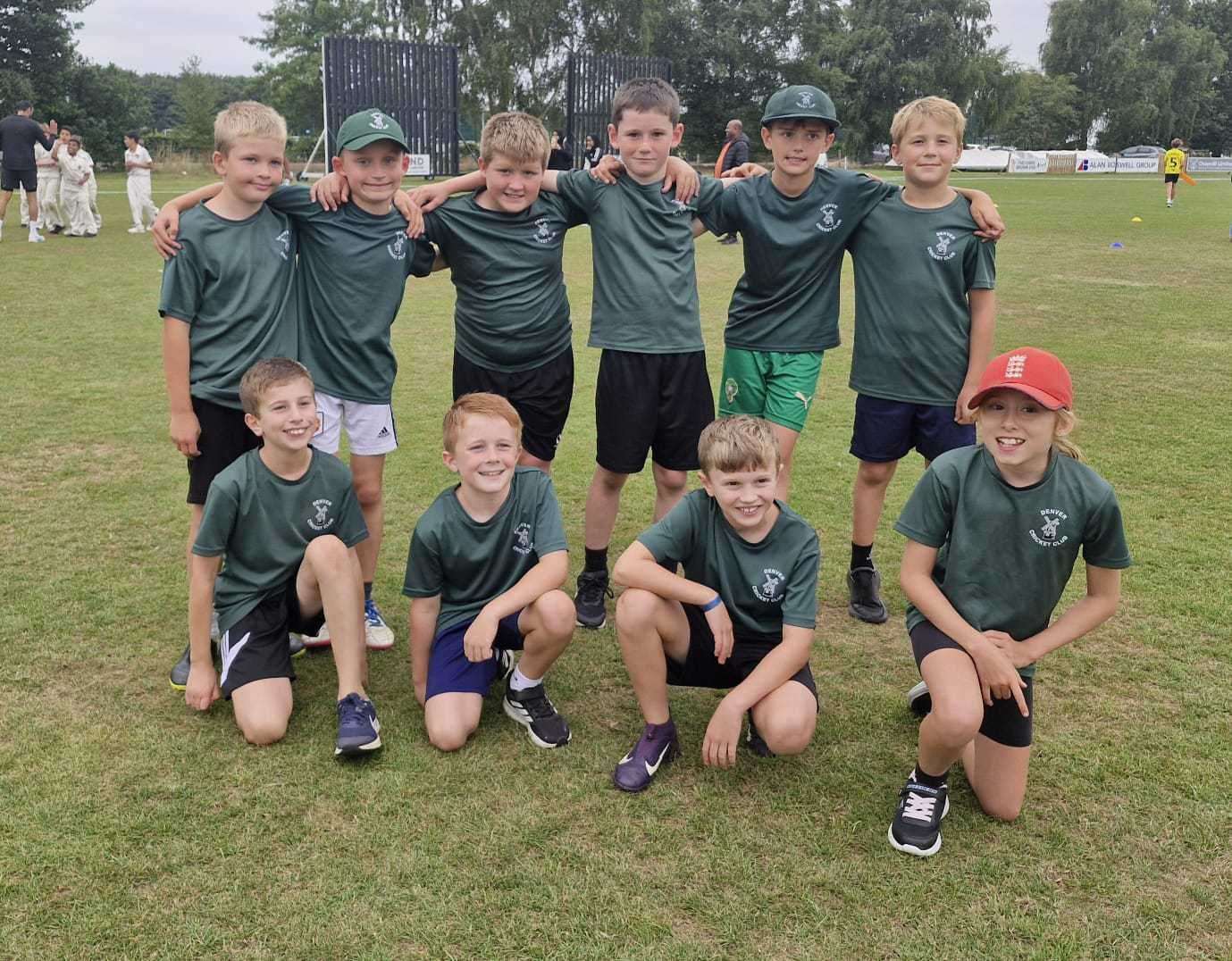 Denver under-9s at the softball finals