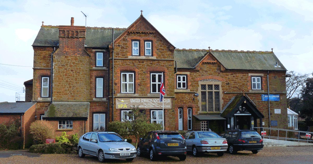 Live Music - Simon Lee